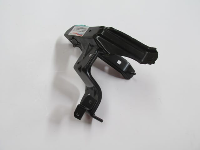 TOYOTA HILUX- PICK UP LN145- 02/05; ÖN ÇAMURLUK İÇ BAĞLANTI BRAKETİ SAĞ (TW)