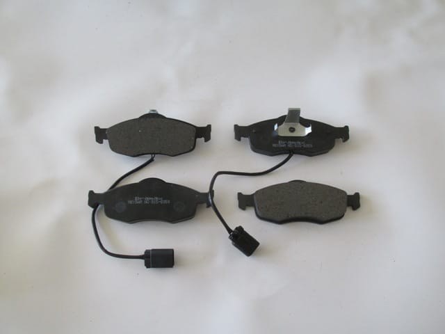 FORD MONDEO- 93/00; ÖN FREN BALATASI (2 KABLOLU) (DİSK) (155X58,7X18/15 6.4X58.7X18) (BRAMAX)