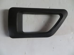 CITROEN BERLINGO- 04/08; ÖN KAPI İÇ AÇMA KOLU ÇERÇEVESİ SOL SİYAH