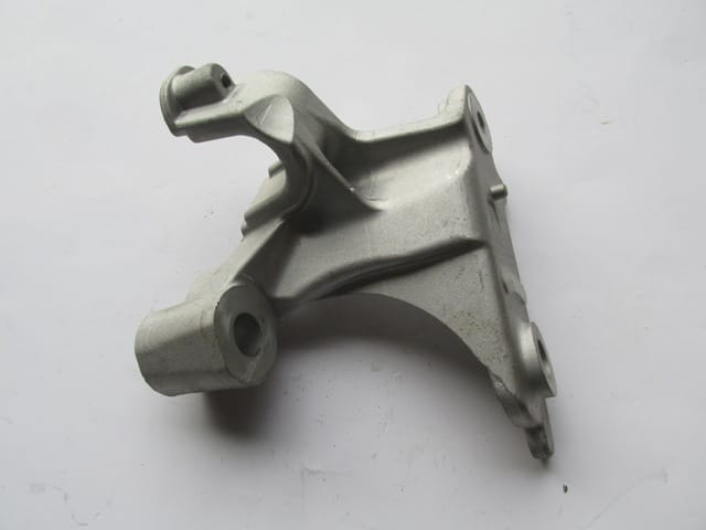 RENAULT MEGANE- 4- SD- 21/25; MOTOR BEŞİĞİ BAĞLANTI AYAĞI SOL (BEŞİK DARBE EMİCİ) (ALÜMİNYUM)