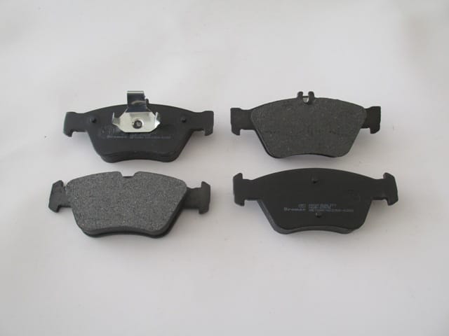 MERCEDES E CLASS- W210- 96/99; ÖN FREN BALATASI (KABLOSUZ)DİSK)150,2X66,3X18,5/151,2X60,8X18,5)B