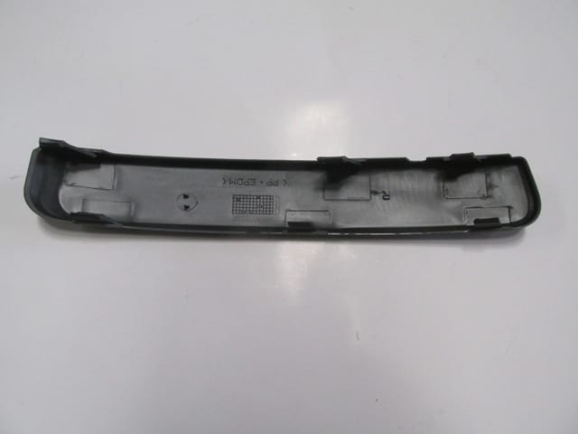 FORD FOCUS C MAX- 04/06; ÖN TAMPON BANDI SAĞ SİYAH (PÜTÜRLÜ TİP) (TYG)