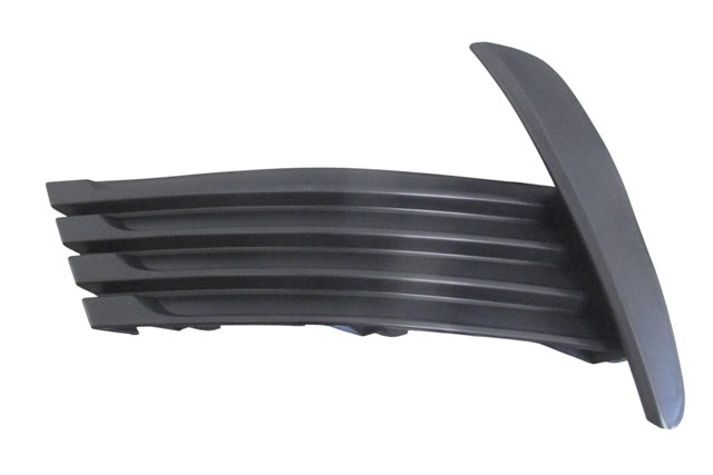 TOYOTA COROLLA- NDE180- 16/18; SİS LAMBA KAPAĞI SOL SİS DELİKSİZ (EUROBUMP)