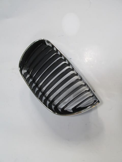 BMW 1 SERI- E87- 04/08; ÖN PANJUR SOL SİYAH/NİKELAJ ÇERÇEVELİ (TYG)