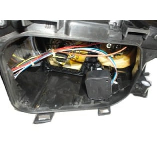AUDI A6- 05/09; FAR LAMBASI SOL ELEKTRİKLİ/MOTORSUZ/MERCEKSİZ (H7/H1) (FAMELLA) - Yedek Parça | Parça Dükkanda