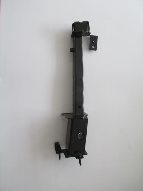 RENAULT MEGANE- 4- SD- 21/25; ŞASİ UÇ DEMİRİ KOLU SAĞ (BEŞİK)(MOTOR BEŞİĞİNE TAKILAN)