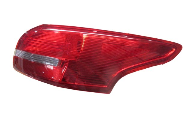 FORD FOCUS- SD- 15/18; DIŞ STOP LAMBASI SAĞ KIRMIZI/BEYAZ (E MARKLI)