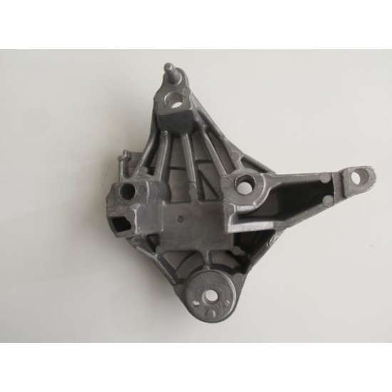RENAULT CLIO- 2- SD- 98/01; MOTOR ÜST BAĞLANTI KULAĞI (TAKOZ) (ALÜMİNYUM) - Yedek Parça | Parça Dükkanda