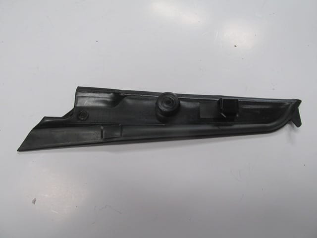 FIAT GRANDE PUNTO- 06/12; ÖN CAM KENAR PLASTİĞİ SAĞ (SİLGİ PANELİ/TESPİT PLASTİĞİ) SOL