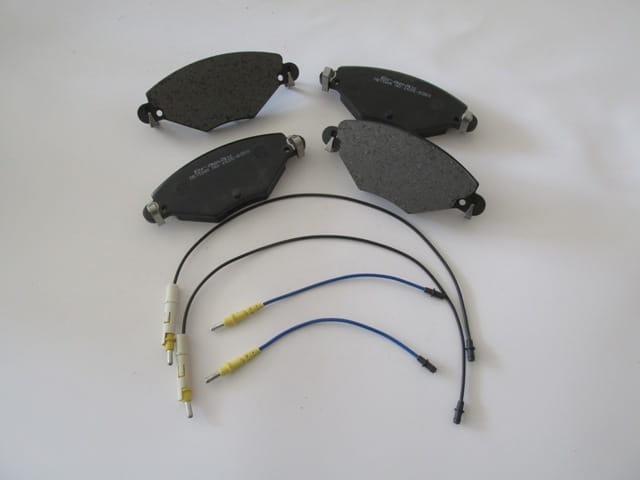 CITROEN C5- 01/05; ÖN FREN BALATASI 1,6HDI/1,8/2,0/2,0HDI (4 KABLOLU)(DİSK) (148,7X61X17) (BRAMA