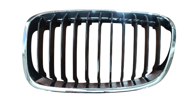 BMW 1 SERI- F20- 12/15; ÖN PANJUR SOL (NİKELAJ ÇERÇEVELİ) (İÇ PETEKLERİ SİYAH) (TYG)