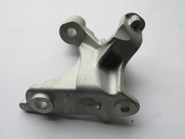 RENAULT MEGANE- 4- SD- 21/25; MOTOR BEŞİĞİ BAĞLANTI AYAĞI SOL (BEŞİK DARBE EMİCİ) (ALÜMİNYUM)