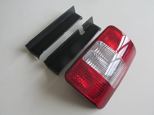 VOLKSWAGEN CADDY- 04/10; STOP LAMBASI SAĞ KIRMIZI/BEYAZ (MARS) (E MARKLI)