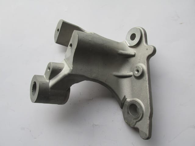 RENAULT MEGANE- 4- SD- 21/25; MOTOR BEŞİĞİ BAĞLANTI AYAĞI SAĞ (BEŞİK DARBE EMİCİ) (ALÜMİNYUM)