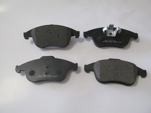 RENAULT LAGUNA- 06/08; ÖN FREN BALATASI (KABLOSUZ)(DİSK) (156,50X68,5X18/155,20X63,20X18)(BRAMAX