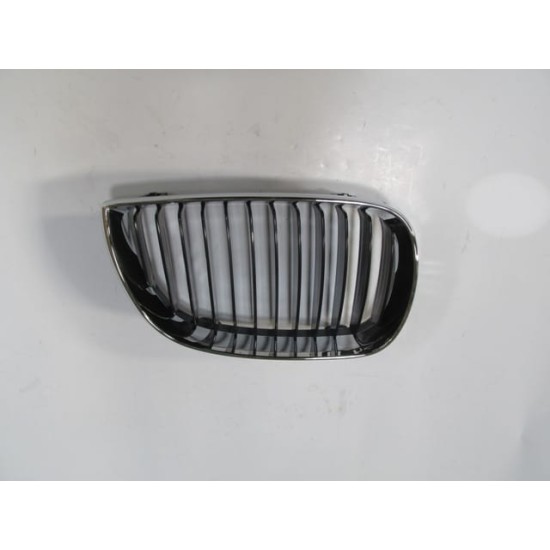 BMW 1 SERI- E87- 04/08; ÖN PANJUR SAĞ SİYAH/NİKELAJ ÇERÇEVELİ (TYG) - Yedek Parça | Parça Dükkanda