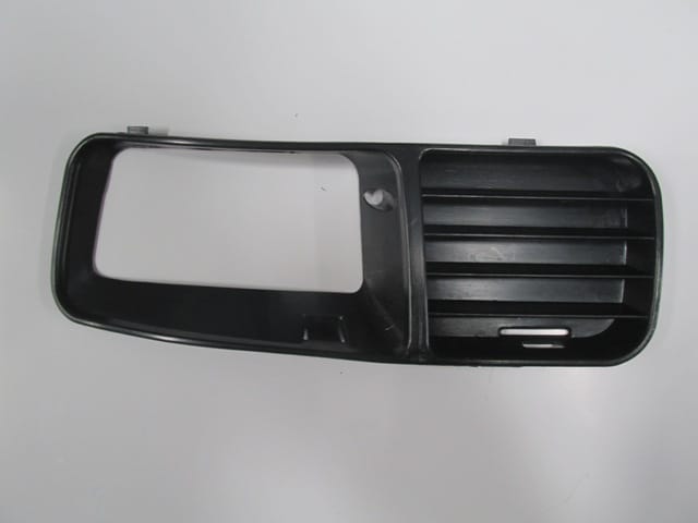 VOLKSWAGEN POLO- CLASSIC- 96/01; SİS LAMBA KAPAĞI SAĞ SİYAH SİS DELİKLİ