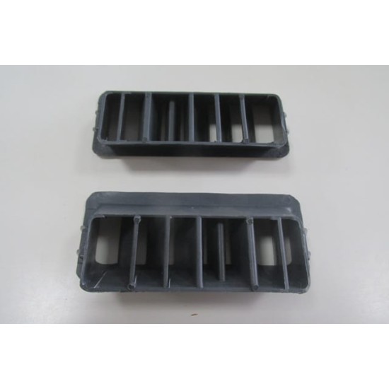 VOLKSWAGEN TRANSPORTER- T4- 96/01; ÖN GÖĞÜS CAM HAVALANDIRMA IZGARASI SAĞ/SOL SET (2 PARÇA) - Yedek Parça | Parça Dükkanda