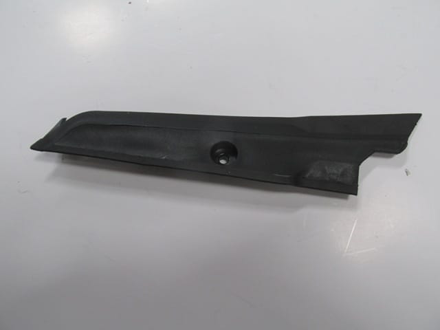 FIAT GRANDE PUNTO- 06/12; ÖN CAM KENAR PLASTİĞİ SAĞ (SİLGİ PANELİ/TESPİT PLASTİĞİ) SAĞ