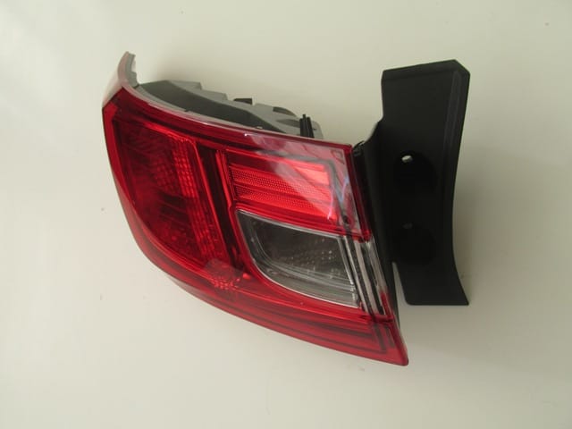 RENAULT CLIO- 4- HB- 16/20; DIŞ STOP LAMBASI SOL KIRMIZI/BEYAZ (E MARKLI)