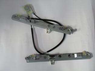 RENAULT MEGANE- 2- 03/06; ÖN CAM KRİKOSU SAĞ ELEKTRİKLİ/MOTORSUZ (2KAPI) (HUSHAN)